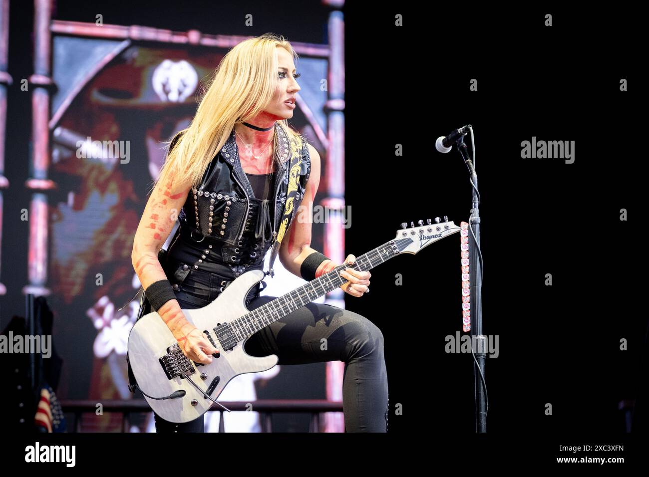 Trondheim, Norvège. 06 juin 2024. La guitariste Nita Strauss se produit en concert avec la chanteuse américaine Alice Cooper lors du festival de musique norvégien Trondheim Rocks 2024 à Trondheim Banque D'Images