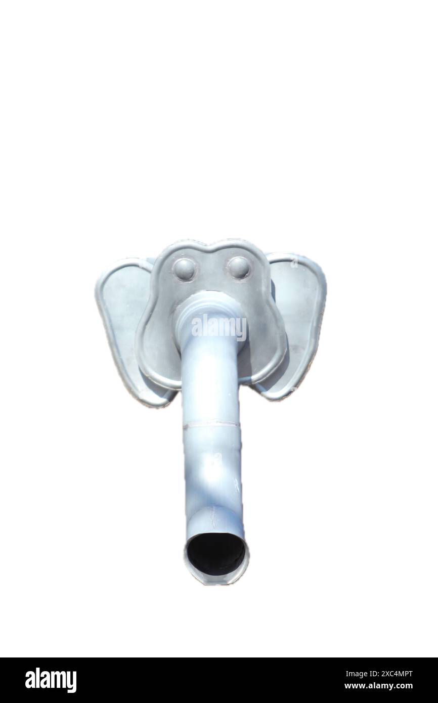 Tuyau de drainage de toit en forme de tête d'éléphant avec le tronc comme tuyau de drainage Banque D'Images