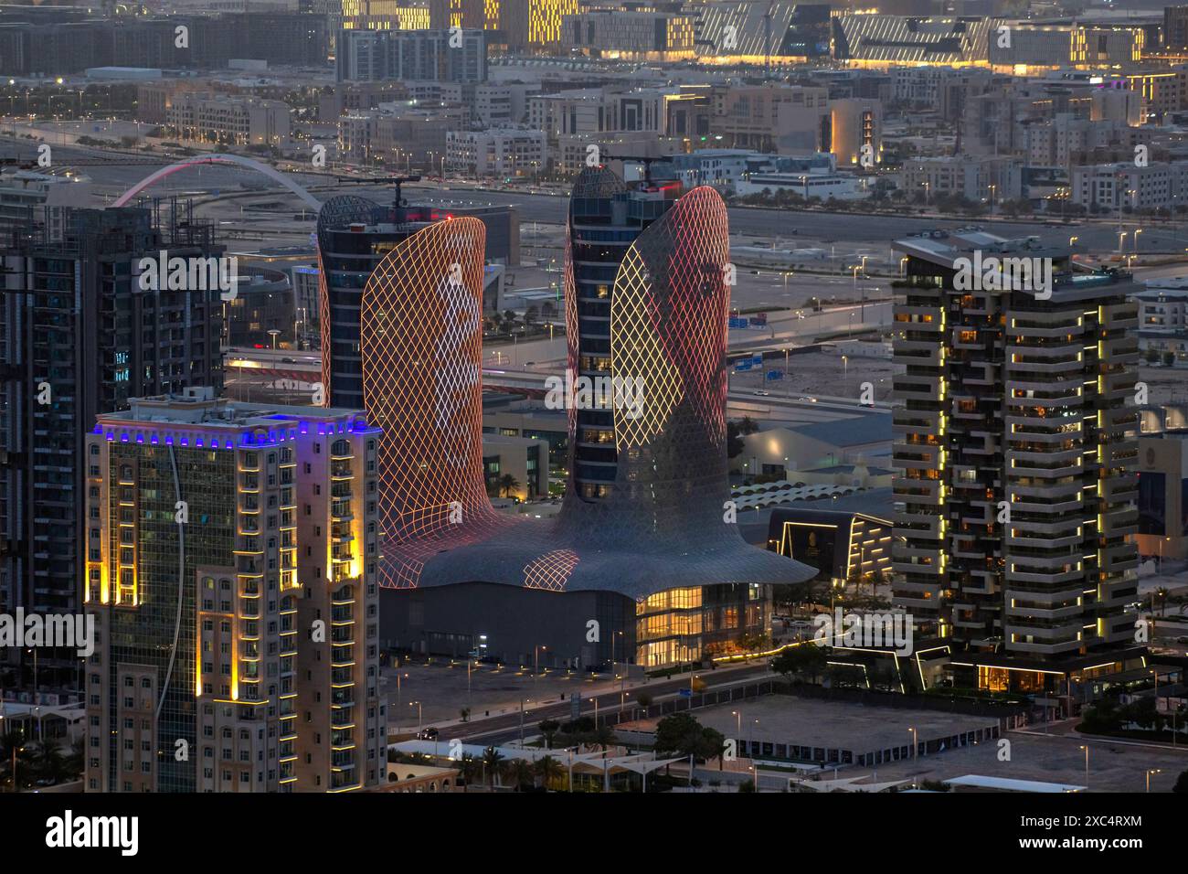 Bâtiments Lusail et horizon au coucher du soleil Banque D'Images