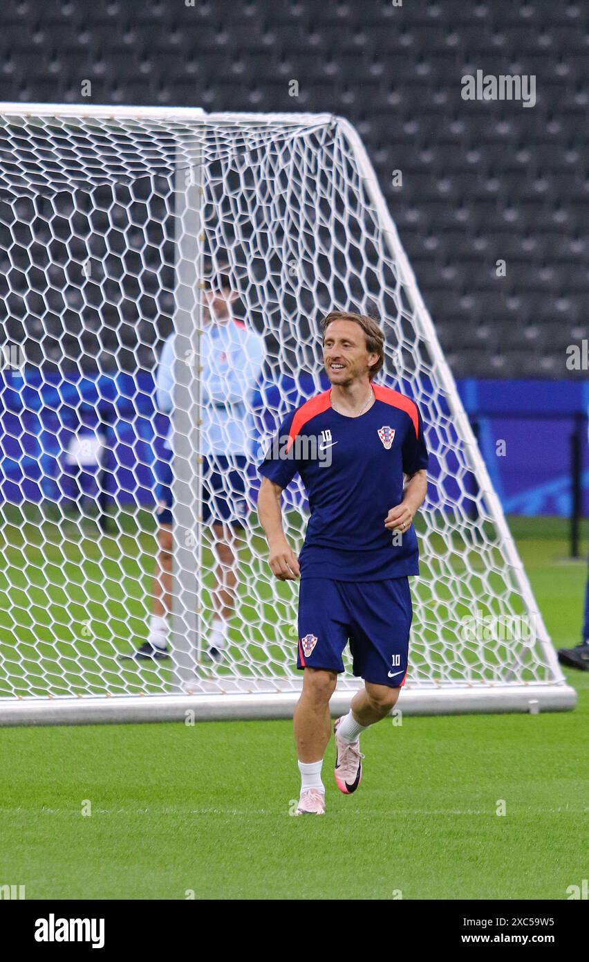 Berlin, Allemagne. 14 juin 2024. Luka Modric, de Croatie, en action lors de la séance d'entraînement ouverte de l'équipe nationale de Croatie avant le match de l'UEFA EURO 2024 contre l'Espagne à l'Olympiastadion de Berlin. Crédit : Oleksandr Prykhodko/Alamy Live News Banque D'Images