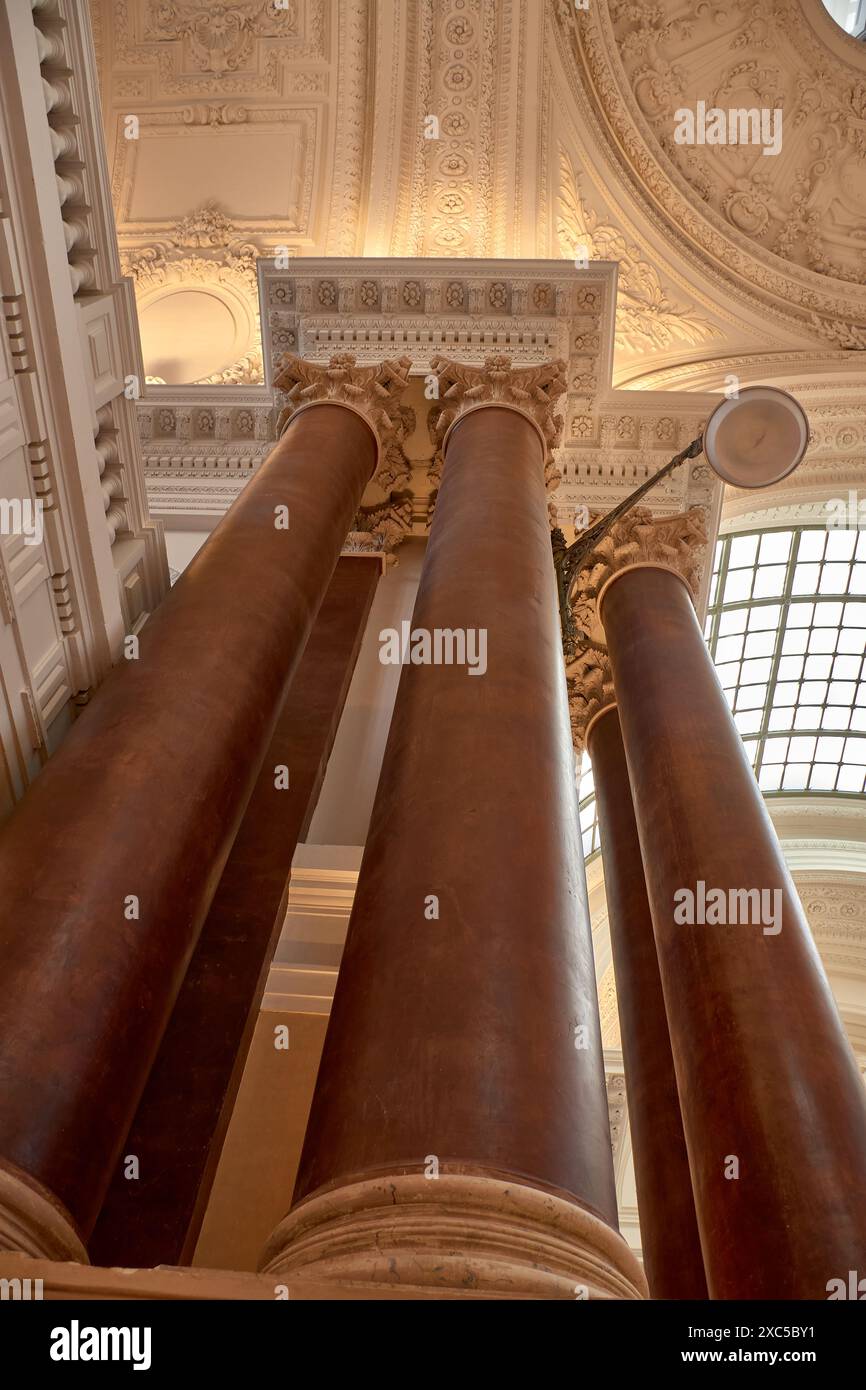 Bruxelles, Belgique ; juin,08,2024;belles colonnes à l'intérieur du bâtiment de la bourse de Bruxelles Banque D'Images