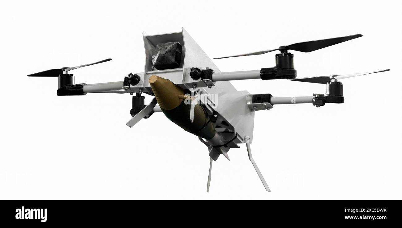 Drone militaire isolé avec bombe aérienne. Technologie de défense moderne. Banque D'Images