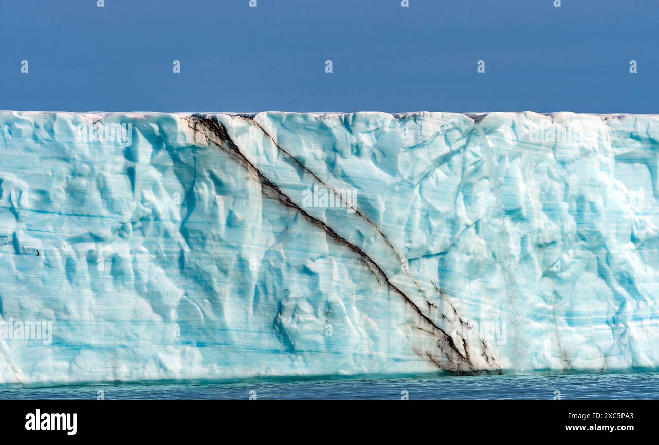 Détails du visage sur un énorme glacier à marée sur Nordaustlendet dans les îles Svalbard Banque D'Images
