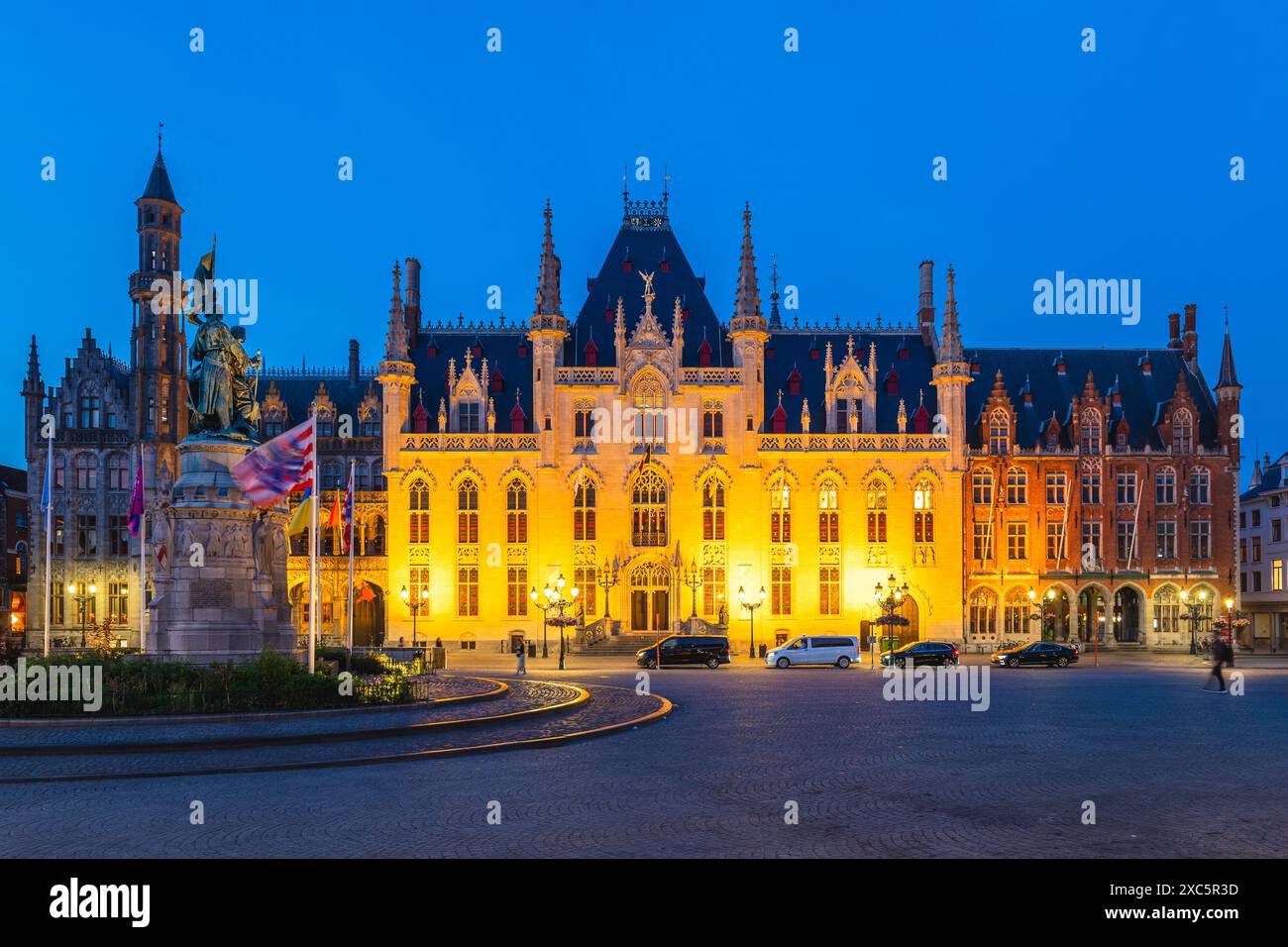 Vue de nuit de Provinciaal Hof, Cour provinciale, sur le Markt de Bruges, Belgique Banque D'Images