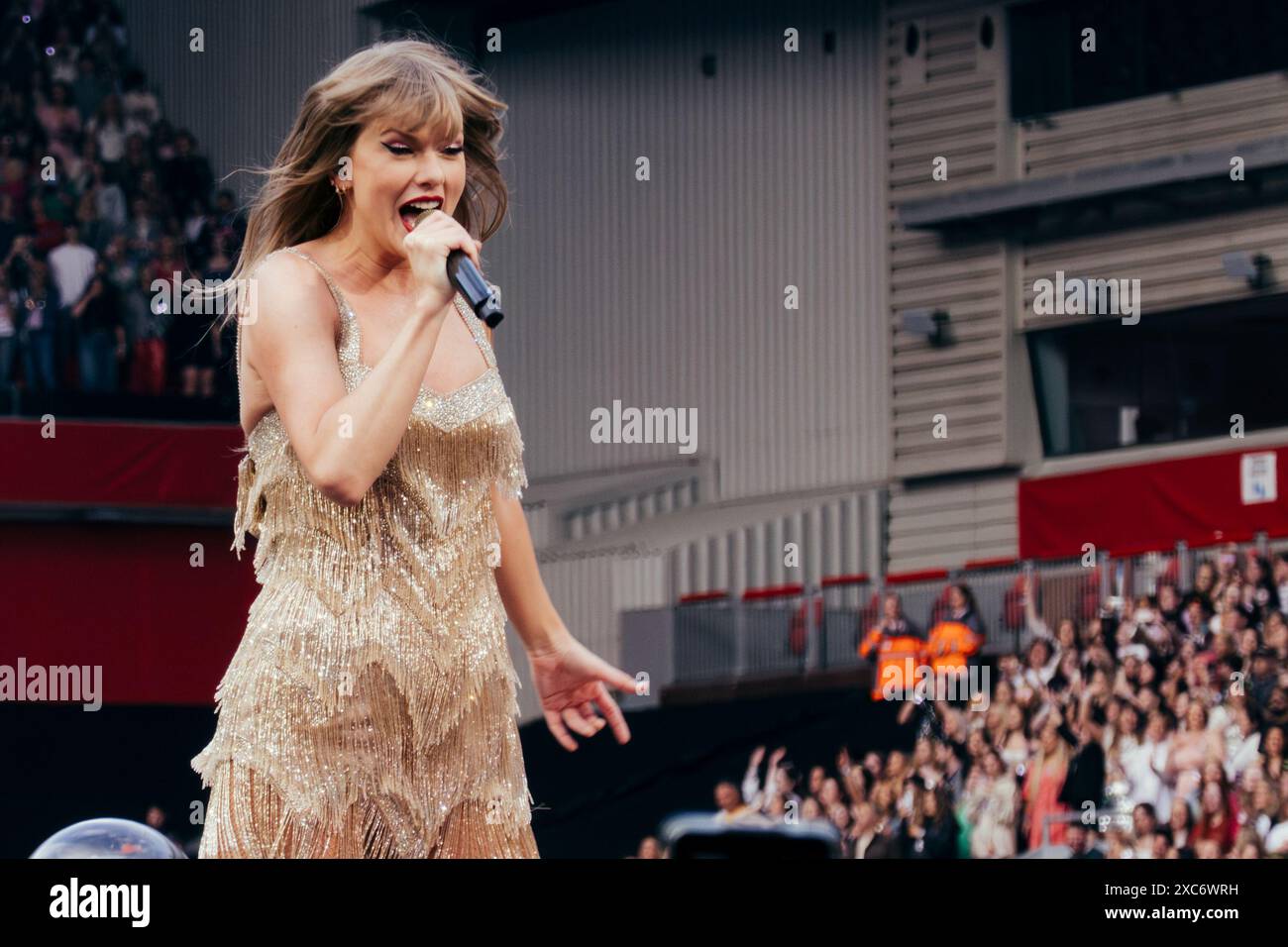 Liverpool, Royaume-Uni. 14 juin 2024. Taylor Swift se produit au stade de football d'Anfield pendant l'Eras Tour. Crédit photo : Thomas Jackson/Alamy Live News Banque D'Images