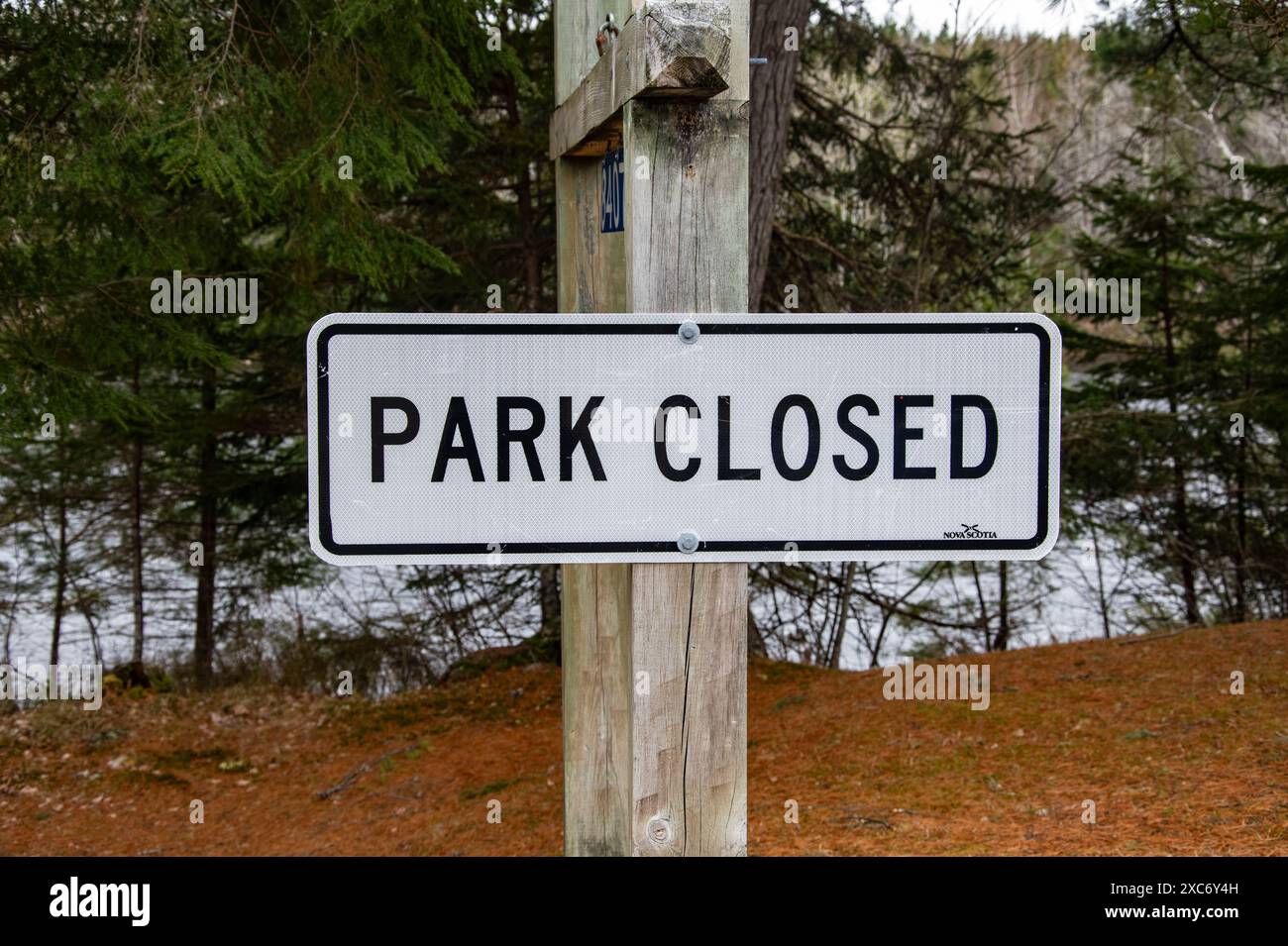 Park Closed panneau au Stonewall Park à Sherbrooke, Nouvelle-Écosse, Canada Banque D'Images