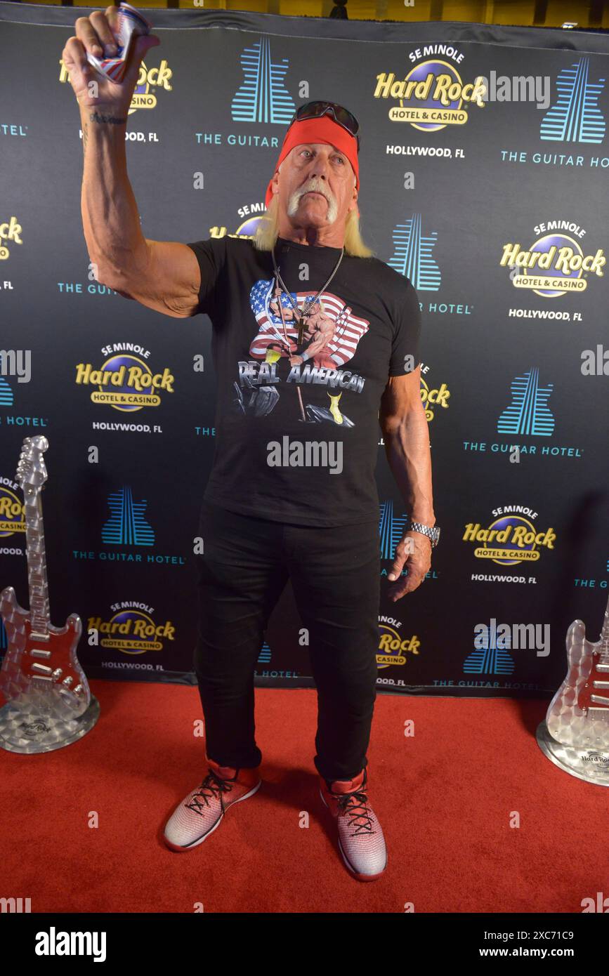 Hollywood, Floride, États-Unis. 13 juin 2024. Le lutteur du WWE Hall of Fame Hulk Hogan assiste au lancement de sa « vraie bière américaine » au Guitar Hotel du Seminole Hard Rock Hotel & Casino Hollywood le 13 juin 2024 à Hollywood, en Floride. Crédit : Mpi10/Media Punch/Alamy Live News Banque D'Images