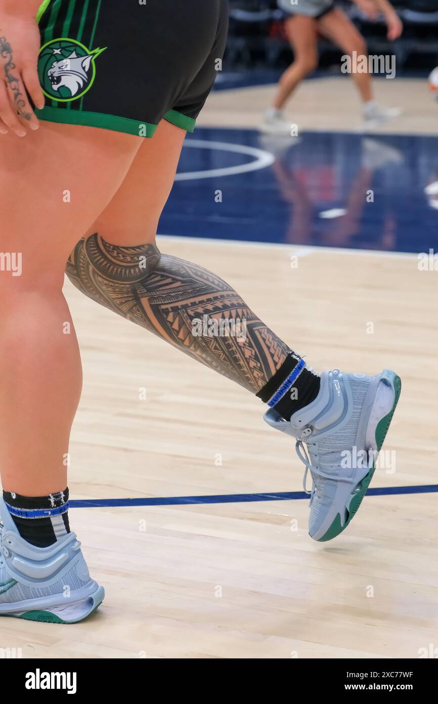 Minneapolis, Minnesota, États-Unis. 14 juin 2024. Le tatouage de l'attaquante des Lynx du Minnesota ALISSA PILI (35) avant un match WNBA entre les Lynx du Minnesota et les Sparks de Los Angeles au Target Center le 14 juin 2024. Le Lynx a gagné 81-76. (Crédit image : © Steven Garcia/ZUMA Press Wire) USAGE ÉDITORIAL SEULEMENT! Non destiné à UN USAGE commercial ! Banque D'Images