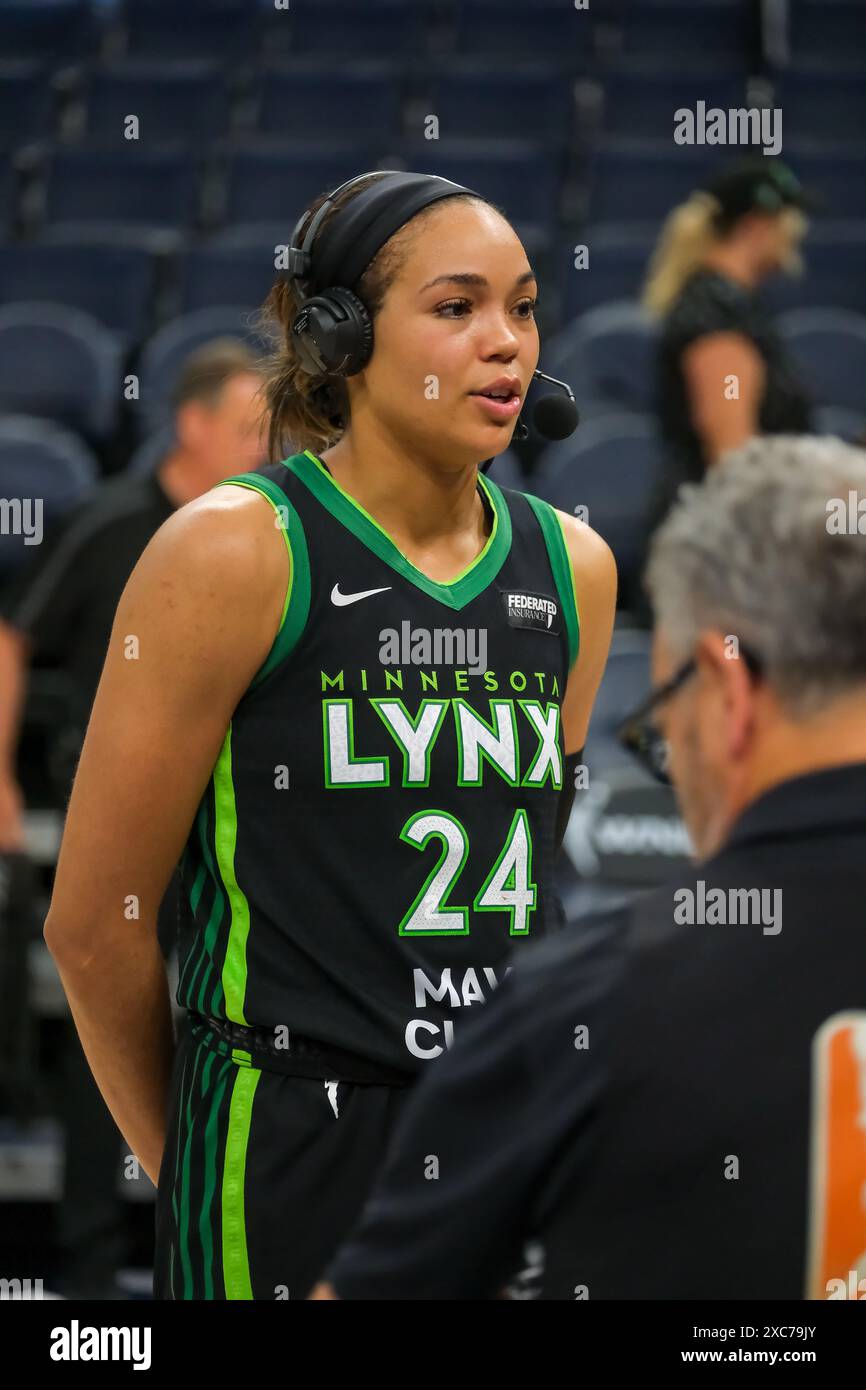 Minneapolis, Minnesota, États-Unis. 14 juin 2024. L’attaquant NAPHEESA COLLIER (24) des Lynx du Minnesota a interviewé après un match WNBA entre les Lynx du Minnesota et les Sparks de Los Angeles au Target Center le 14 juin 2024. Le Lynx a gagné 81-76. (Crédit image : © Steven Garcia/ZUMA Press Wire) USAGE ÉDITORIAL SEULEMENT! Non destiné à UN USAGE commercial ! Banque D'Images