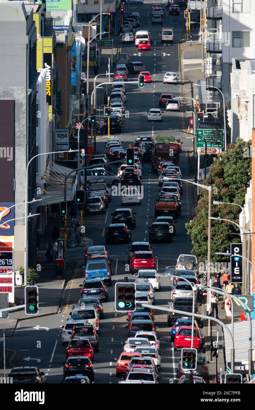 Circulation et piétons sur Vivian Street, Wellington, Nouvelle-Zélande Banque D'Images