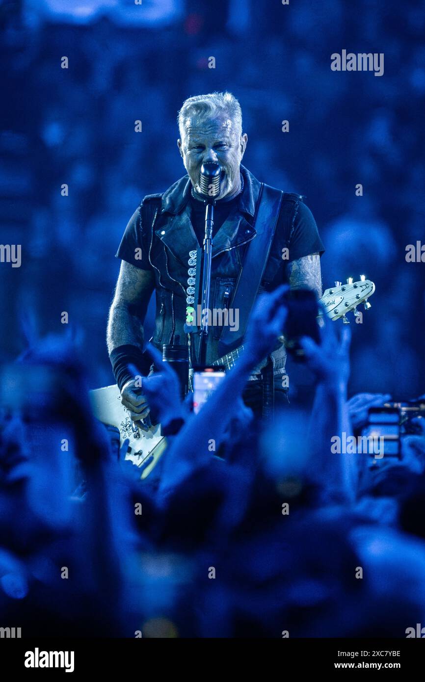 Copenhague, Danemark. 14 juin 2024. Le groupe de heavy metal américain Metallica se produit en concert au Parken à Copenhague. Ici le chanteur et guitariste James Hetfield est vu en direct sur scène. Crédit : Gonzales photo/Alamy Live News Banque D'Images