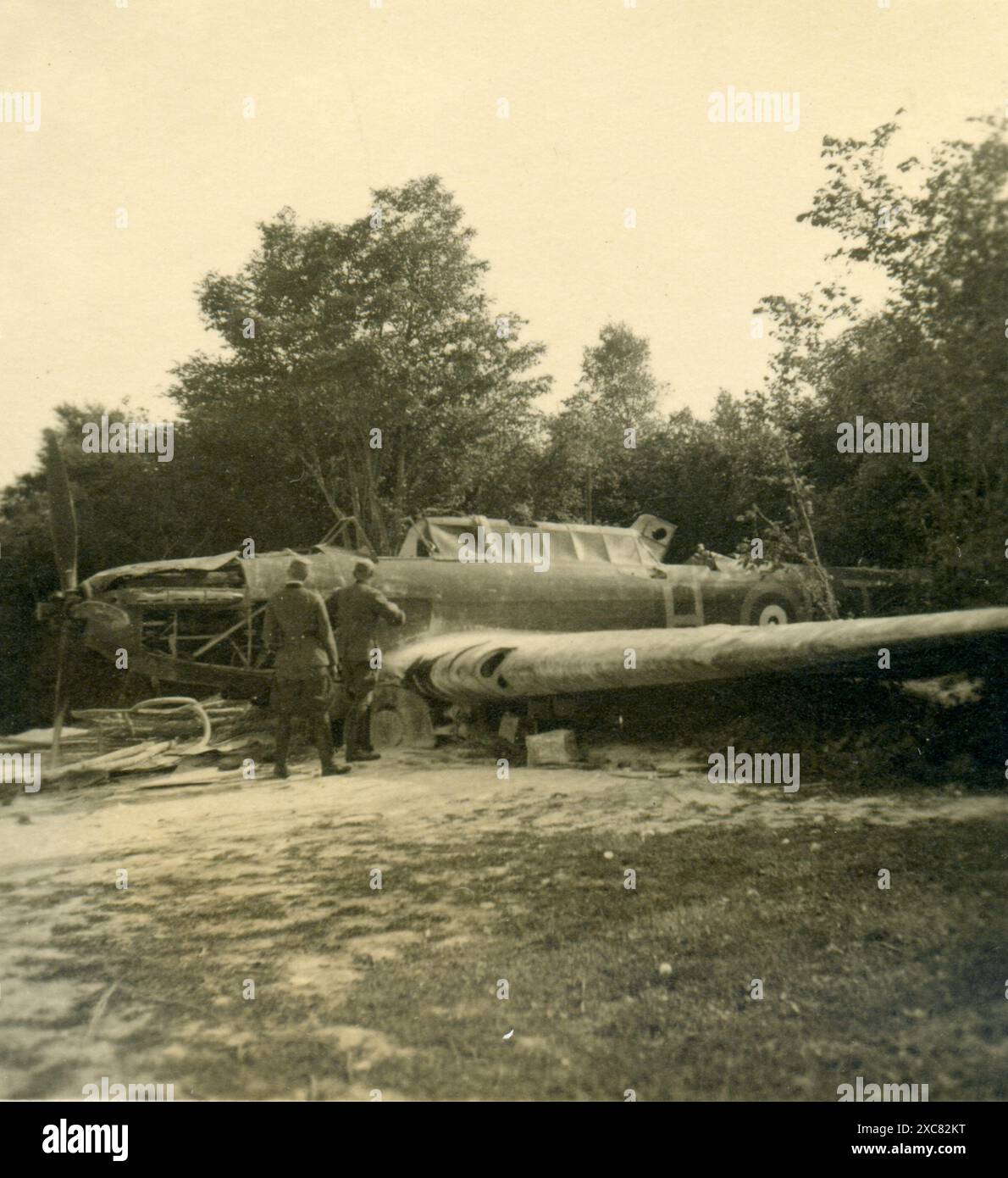 WW2 WWII, SECONDE GUERRE MONDIALE, chasseur français Dewoitine D.520 détruit par les forces allemandes en France Banque D'Images