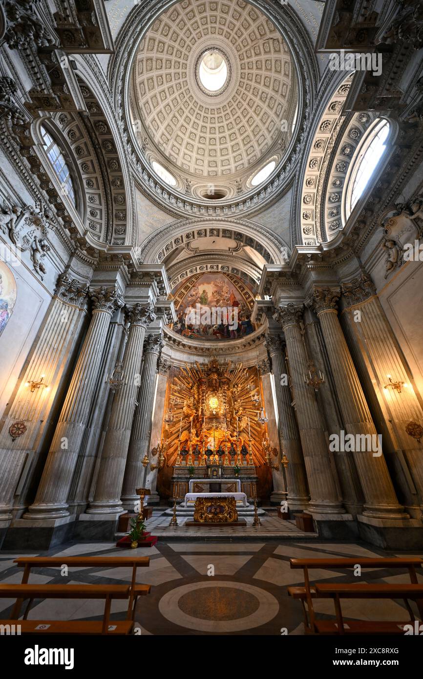 Rome, Italie - 31 août 2023 : intérieur de l'église Santa Maria in Portico in Campitelli à Rome, Italie. Banque D'Images