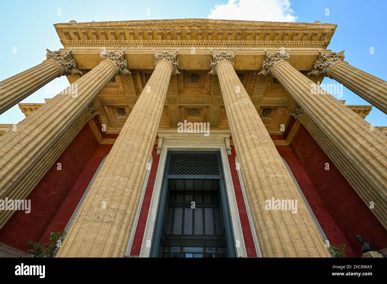 Le Teatro Massimo Vittorio Emanuele, mieux connu sous le nom de Teatro Massimo, de Palerme est le plus grand opéra théâtre bâtiment en Italie, et l'une des grandes Banque D'Images