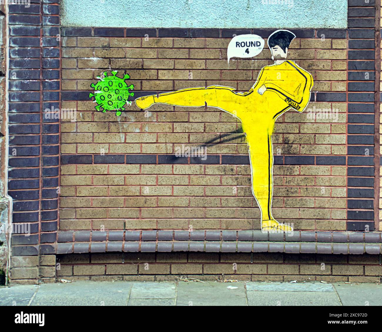 Glasgow, Écosse, Royaume-Uni. 15 juin 2024 : grippe aviaire et coronavirus Art mural pré-évoquant la nouvelle pandémie avec un message kick it out. Crédit Gerard Ferry /Alamy Live News Banque D'Images