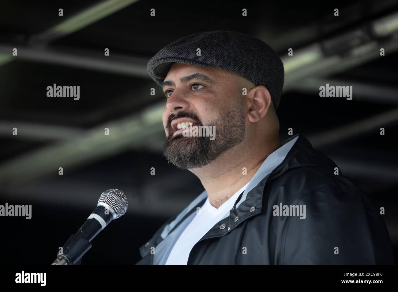 Glasgow, Royaume-Uni. 15 juin 2024. Jonathon Shafi s'exprime au rassemblement pro-Palestine organisé par Stop the War (Scotland) Coalition, à Glasgow, Écosse, le 15 juin 2024. Crédit photo : Jeremy Sutton-Hibbert/ Alamy Live News Banque D'Images