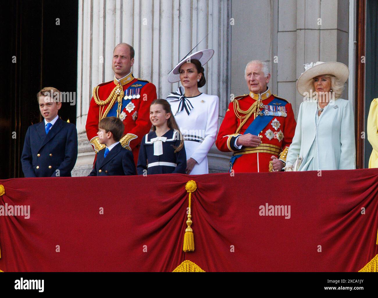 Londres, Royaume-Uni. 15 juin 2024. 15 juin 2024 le Prince et la Princesse de Galles avec leurs trois enfants George, Charlotte, et Louis, le Roi Charles et la Reine Camilla Trooping the Colour a marqué l'anniversaire officiel du souverain britannique pendant plus de 260 ans. Plus de 1400 soldats de défilé, 200 chevaux et 400 musiciens défilent dans une grande démonstration de précision militaire, d'équitation et de fanfare. Crédit : Mark Thomas/Alamy Live News Banque D'Images