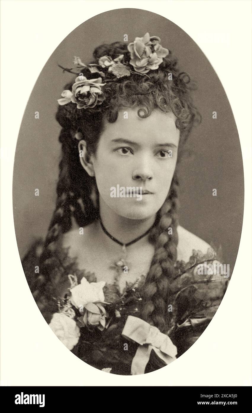 Portrait de Rosa D'Erina (1848-1915), née Rose Anna O'Toole à Armagh, connue sous le nom de 'Prima Donna irlandaise', était une soprano, pianiste et organiste irlandaise. Elle était la « chanteuse par ordre du prince et de la princesse de Galles et de la cour irlandaise ». Elle s'est produite en Irlande, à Londres, au Canada et aux États-Unis. Banque D'Images