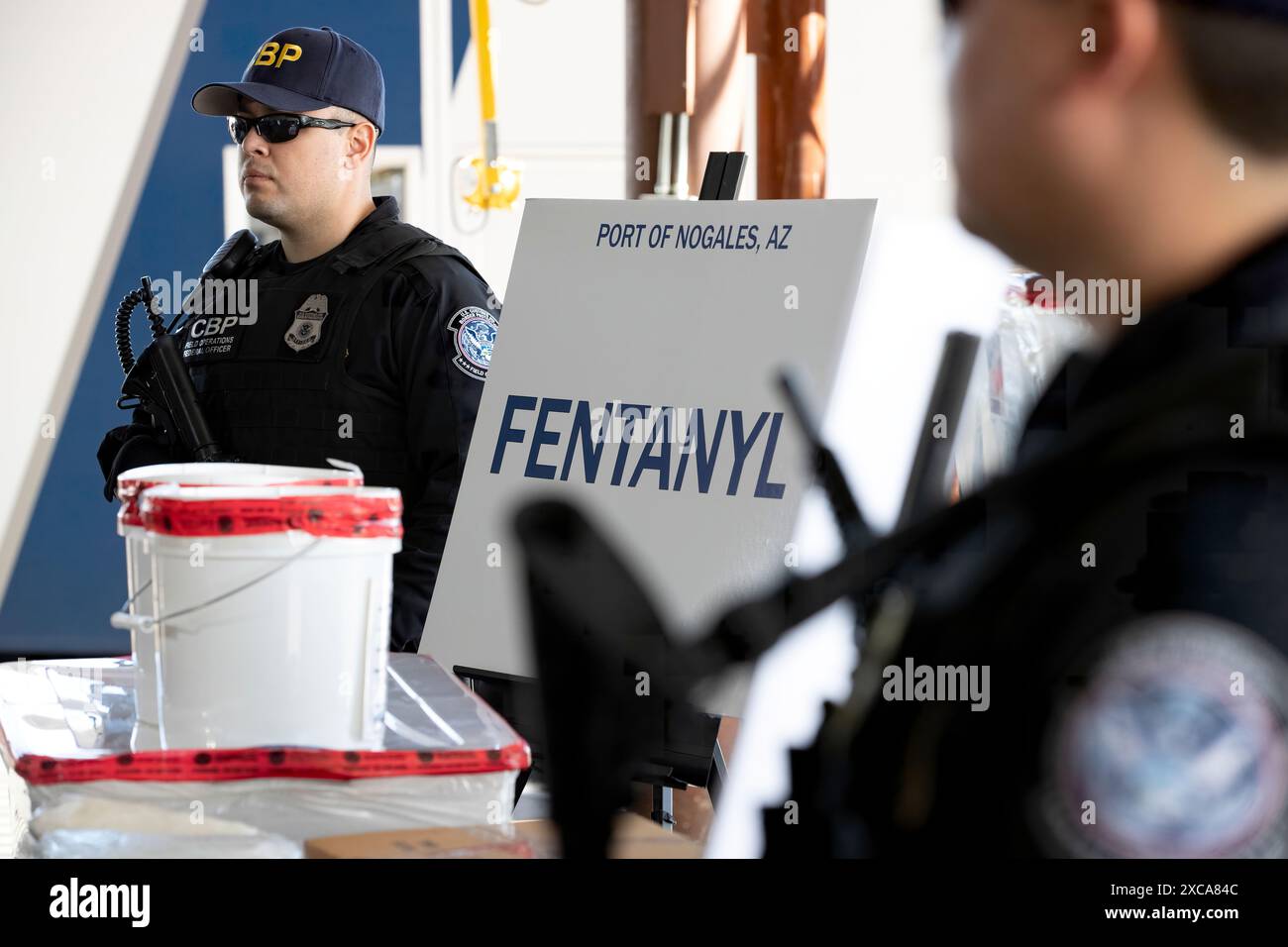 Les agents des douanes et de la protection des frontières des États-Unis à l'installation commerciale de Nogales ont saisi près de 4,6 millions de dollars de fentanyl et de méthamphétamine totalisant près de 650 livres le samedi 26 janvier 2019 auprès d'un ressortissant mexicain lorsqu'il a tenté d'entrer aux États-Unis par le port de Nogales. La saisie est la plus importante saisie de fentanyl dans l'histoire du CBP. La saisie de méthamphétamine représente la troisième saisie la plus importante dans un port de l'Arizona. Photo CBP de Jerry Glaser. Banque D'Images