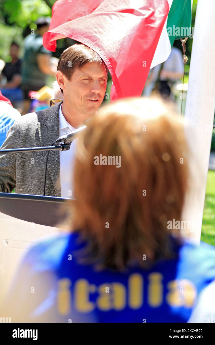Brampton, Canada. 15 juin 2024. Le maire Patrick Brown s’adresse à une foule réunie pour une cérémonie de levée de drapeau à l’hôtel de ville de Brampton, en Ontario, le 15 juin 2024, pour célébrer le mois du patrimoine italien dans la ville. (Photo de Mike Campbell/NurPhoto)0 crédit : NurPhoto SRL/Alamy Live News Banque D'Images Brampton, Canada. 15 juin 2024. Le maire Patrick Brown s’adresse à une foule réunie pour une cérémonie de levée de drapeau à l’hôtel de ville de Brampton, en Ontario, le 15 juin 2024, pour célébrer le mois du patrimoine italien dans la ville. (Photo de Mike Campbell/NurPhoto)0 crédit : NurPhoto SRL/Alamy Live News Banque D'Images