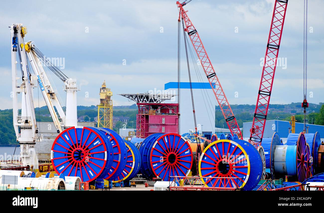 Câbles et bobines sous-marins à Shepherds Neptune Yard Walker sur Tyne en attente d'être chargés Banque D'Images