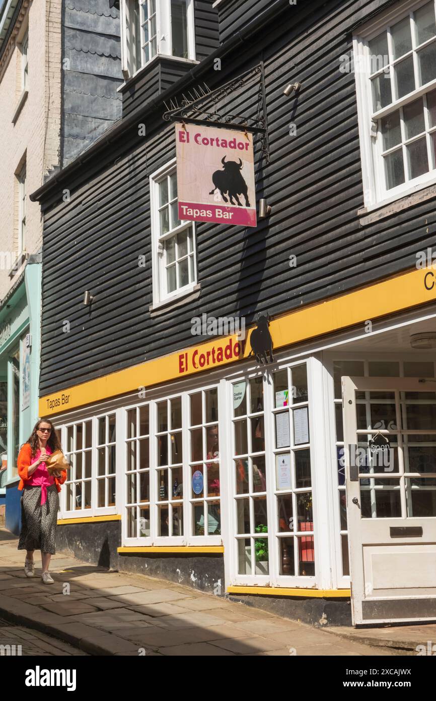 Angleterre, Kent, Folkestone, le Creative Quarter, El Cortador Tapas Bar dans la vieille High Street Banque D'Images