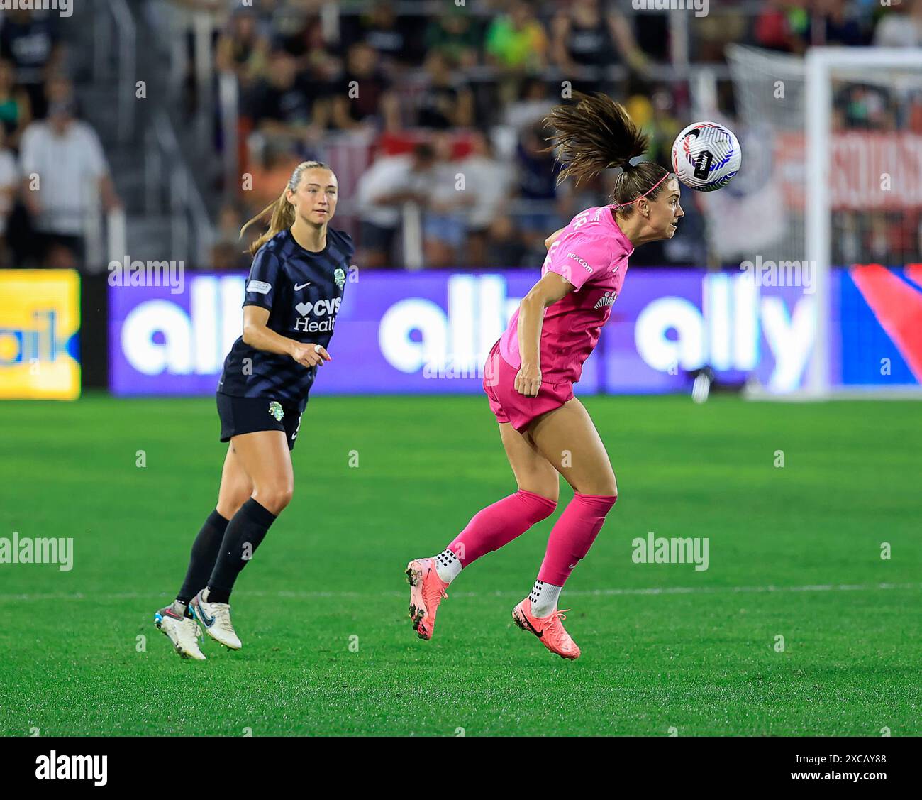 Washington DC, États-Unis. 15 juin 2024. Attaquant des vagues de San Diego (13) Alex Morgan dirige le ballon lors d'un match de football NWSL entre les Washington Spirit et le San Diego Wave FC à Audi Field à Washington DC Justin Cooper/CSM/Alamy Live News Banque D'Images