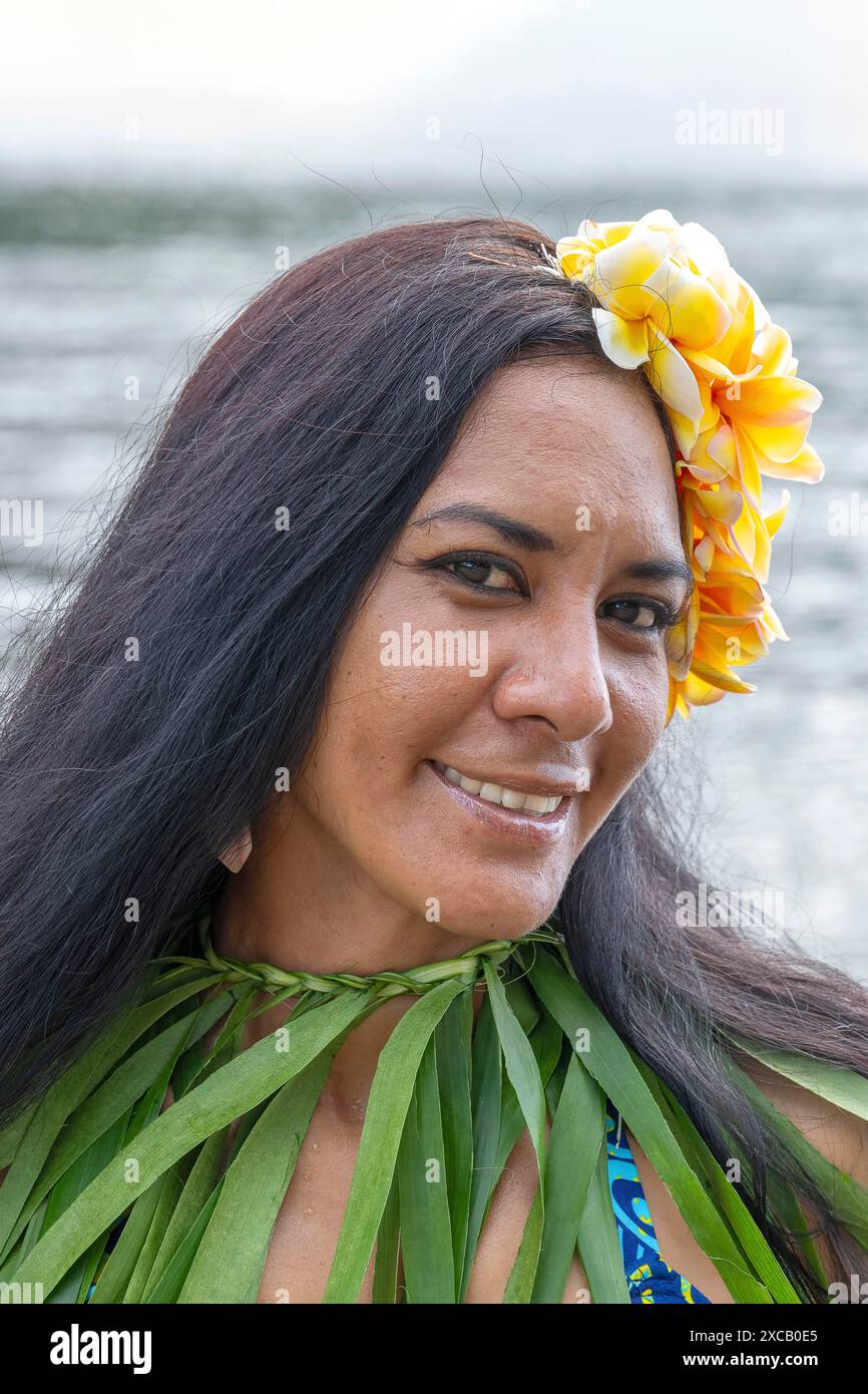 Beauté des mers du Sud, danseuse, Ori Tahiti, danse tahitienne, forme d'art, tradition, costume, portrait, Moorea, Polynésie française, îles de la Société, Leeward Banque D'Images