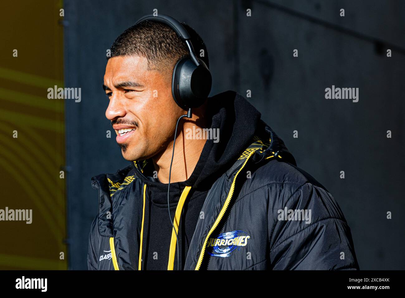 Wellington, Nouvelle-Zélande, 15 juin 2024. Salesi Rayasi des Hurricanes regarde avant la demi-finale de Super Rugby entre les Hurricanes et les Chiefs au Sky Stadium le 15 juin 2024 à Wellington, Nouvelle-Zélande. Crédit : James Foy/Speed Media/Alamy Live News Banque D'Images