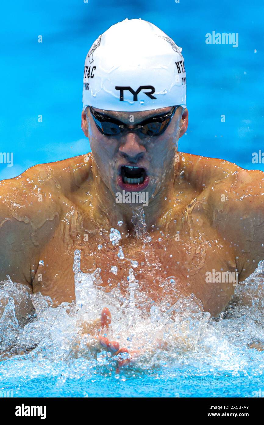 Indianapolis, Indiana, États-Unis. 15 juin 2024. Nic FINK (New York Athletic Club) nage sa chaleur du 100 mètres brasse lors de la séance du matin des essais de l'équipe olympique de natation des États-Unis au Lucas Oil Stadium. (Crédit image : © Scott Rausenberger/ZUMA Press Wire) USAGE ÉDITORIAL SEULEMENT! Non destiné à UN USAGE commercial ! Banque D'Images