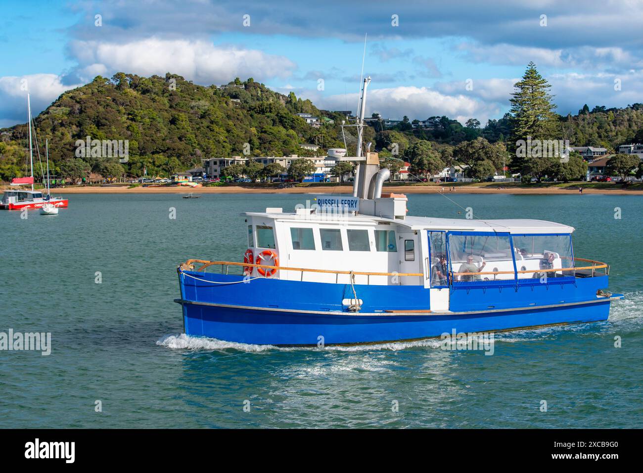 Un des plus petits ferries opérant dans la baie des Îles entre Russell (maori : Kororāreka) et Paihai dans l'île du Nord de la Nouvelle-Zélande Banque D'Images