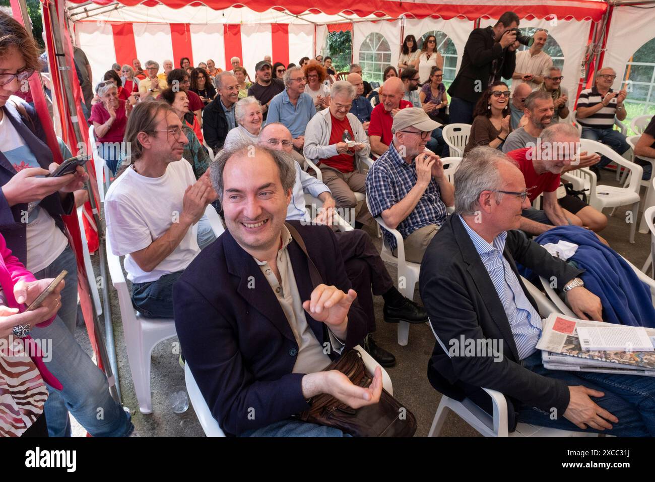 Milan, Italie. 16 juin 2024. Cooperativa Labriola. Via Falck 51. Assemblea durante la festa di Alleanza Verdi Sinistra.- Cronaca - Milano, Italia - Domenica 16 giugno 2024(Foto Alessandro Cimma/Lapresse) Labriola coopérative. Via Falck 51. Assemblée lors de la soirée Alleanza Verdi Sinistra - Actualités - Milan, Italie - dimanche 16 juin 2024 (photo Alessandro Cimma/Lapresse) crédit : LaPresse/Alamy Live News Banque D'Images