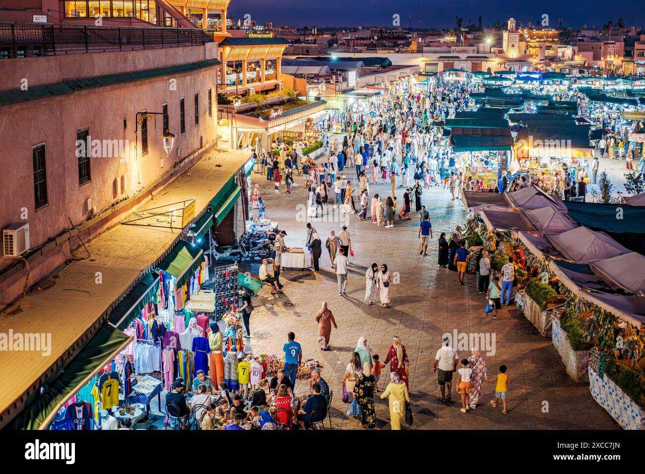 Marrakech Maroc Jamaa el Fna Souk Square by night shopping experience Banque D'Images