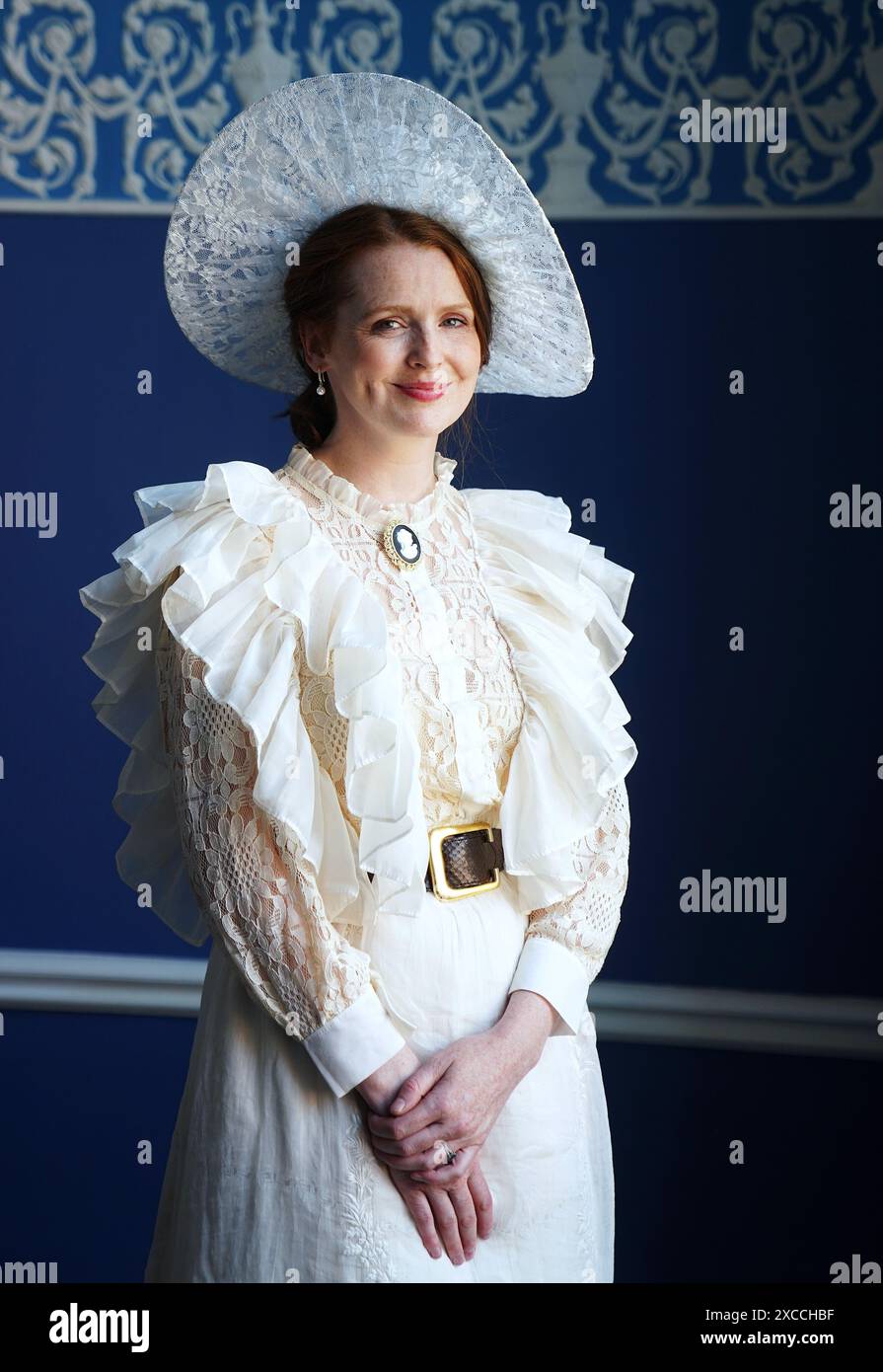 Raychel O'Connell, passionné de Joyce, au Bloomsday Breakfast au Belvedere College de Dublin. Bloomsday est une célébration de la vie de l'écrivain irlandais James Joyce, observée chaque année dans le monde entier le 16 juin, le jour où son roman Ulysse de 1922 a lieu en 1904, date de sa première sortie avec sa future épouse Nora Barnacle. La journée porte le nom de son protagoniste Leopold Bloom. Date de la photo : dimanche 16 juin 2024. Banque D'Images