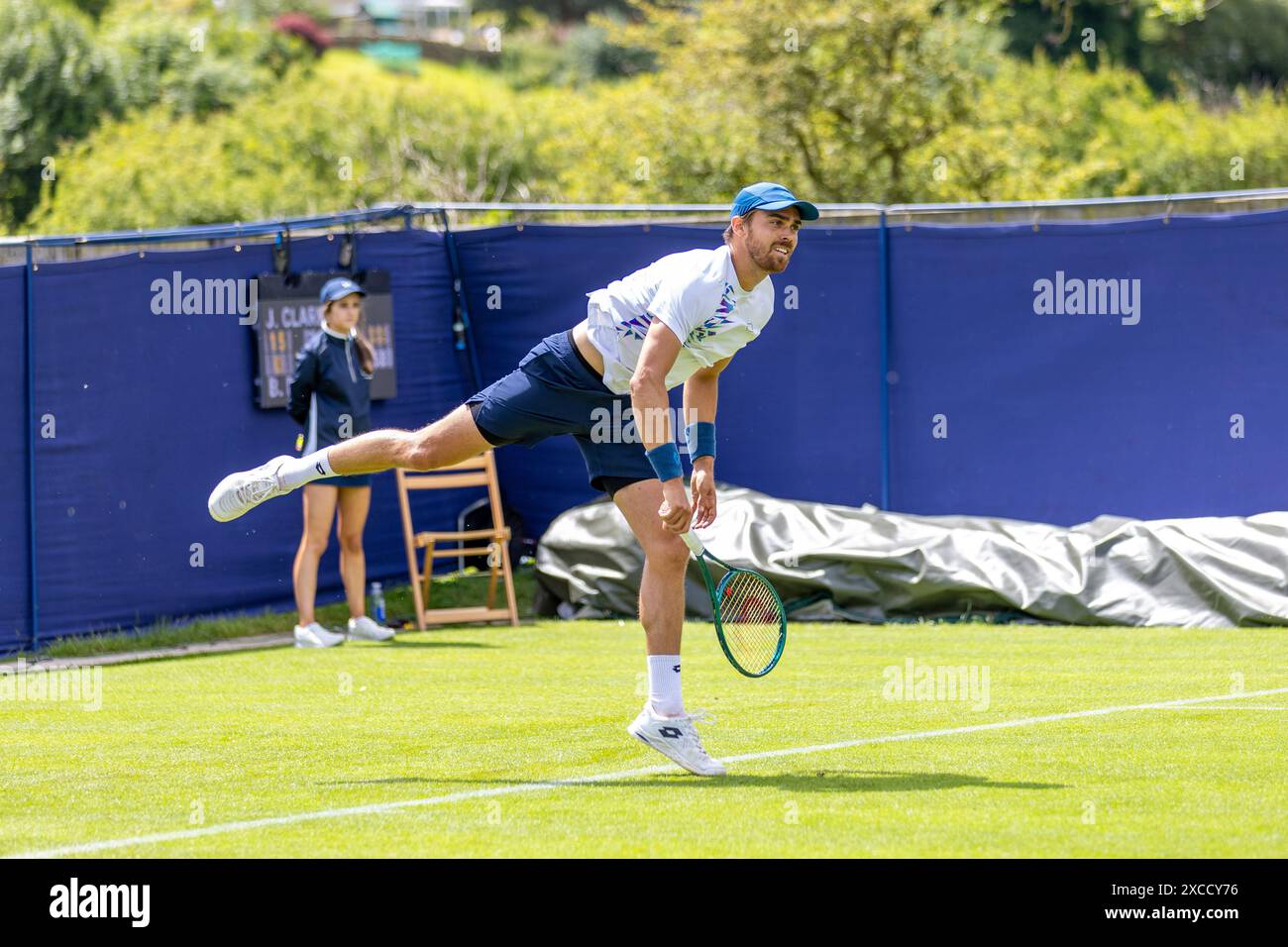 Ilkley, Royaume-Uni, 16 juin 2024, Jay Clarke VS Benjamin Bonzi Qualifying match au Ilkley Lawn Tennis and Squash Club, crédit Aaron Badkin/Alamy Live News. Banque D'Images