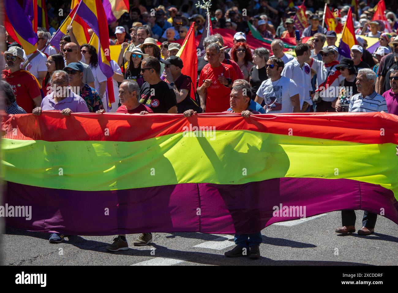 Madrid, Espagne. 16 juin 2024. Des milliers de personnes républicaines et anti-monarchiques ont défilé dans le centre de Madrid lors d'une manifestation à l'occasion du 10e anniversaire du règne de Felipe VI en tant que monarque espagnol. Crédit : D. Canales Carvajal / Alamy Live News Banque D'Images