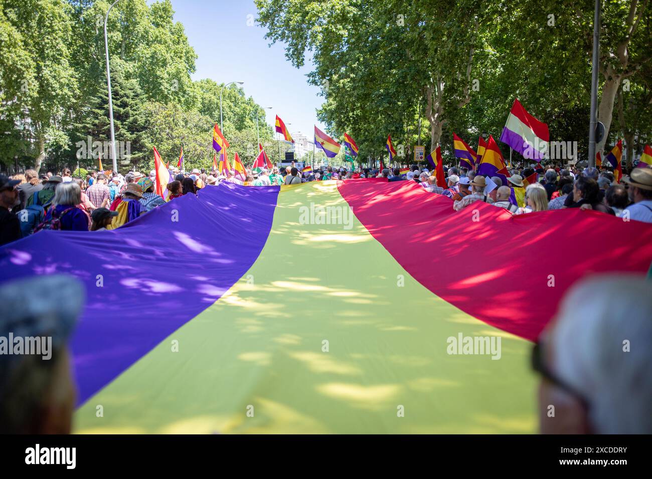 Madrid, Espagne. 16 juin 2024. Des milliers de personnes républicaines et anti-monarchiques ont défilé dans le centre de Madrid lors d'une manifestation à l'occasion du 10e anniversaire du règne de Felipe VI en tant que monarque espagnol. Crédit : D. Canales Carvajal / Alamy Live News Banque D'Images