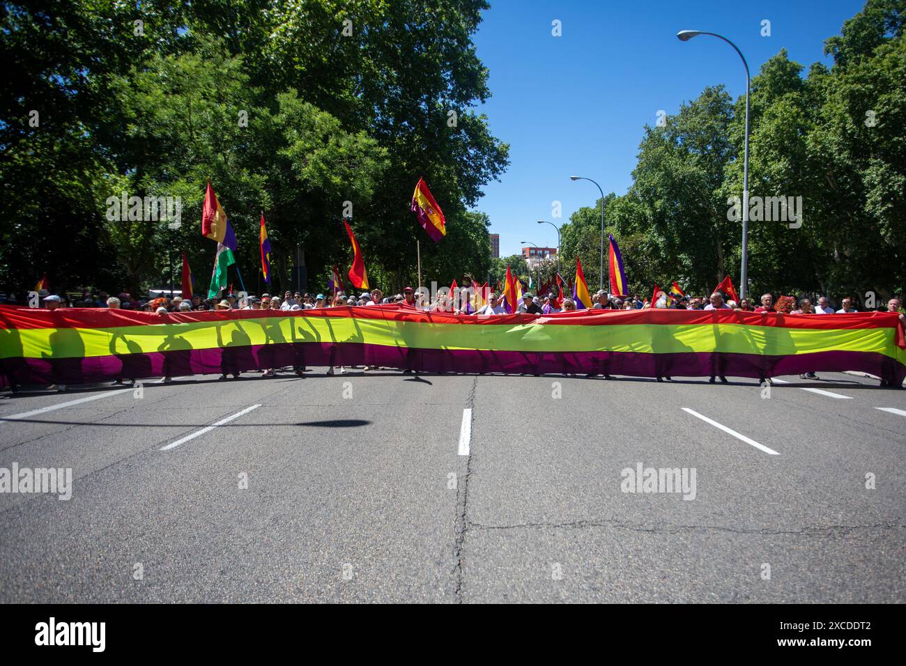Madrid, Espagne. 16 juin 2024. Des milliers de personnes républicaines et anti-monarchiques ont défilé dans le centre de Madrid lors d'une manifestation à l'occasion du 10e anniversaire du règne de Felipe VI en tant que monarque espagnol. Crédit : D. Canales Carvajal / Alamy Live News Banque D'Images