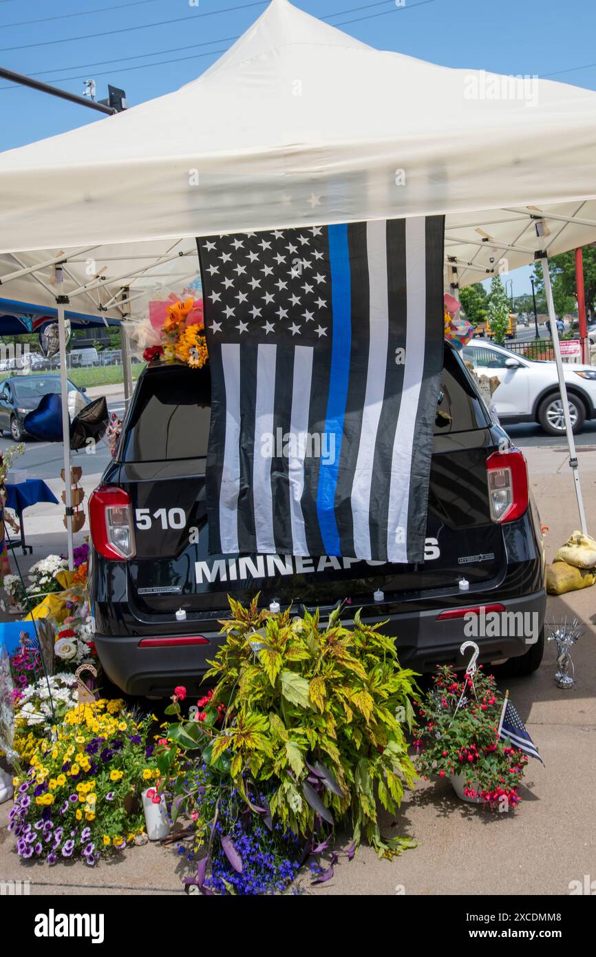 Minneapolis, Minnesota. Mémorial de la police pour un officier tombé tué en réponse à une fusillade. Banque D'Images