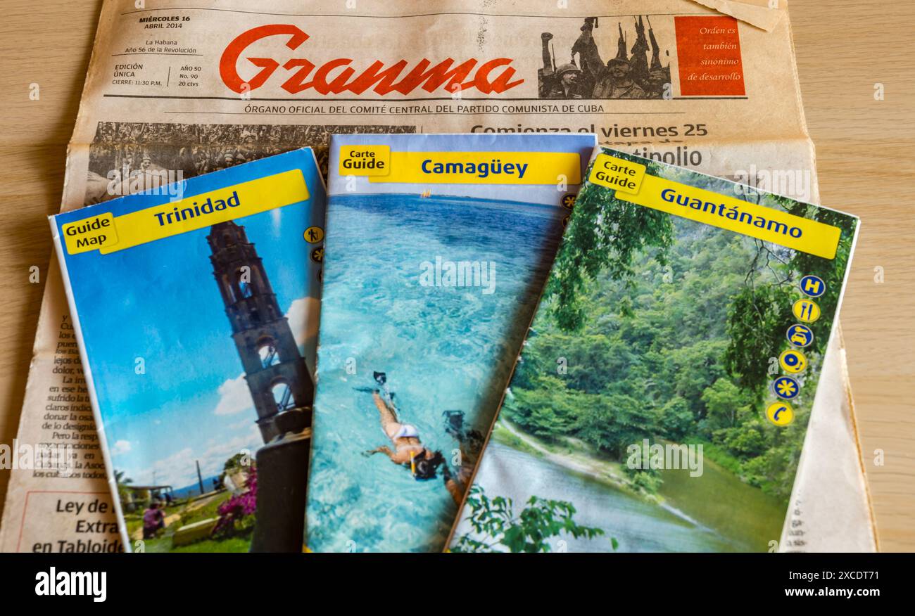 Memntoes de vacances 2014 à Cuba : journal Granma et cartes de la ville de Trinidad, Camaguey et Guantanamo Banque D'Images
