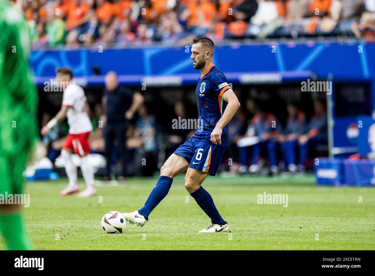 Hambourg, Allemagne. 16 juin 2024. Stefan de Vrij (6 ans), des pays-Bas, vu lors du match de l'UEFA Euro 2024 dans le Groupe d entre la Pologne et les pays-Bas au Volksparkstadion à Hambourg. Crédit : Gonzales photo/Alamy Live News Banque D'Images