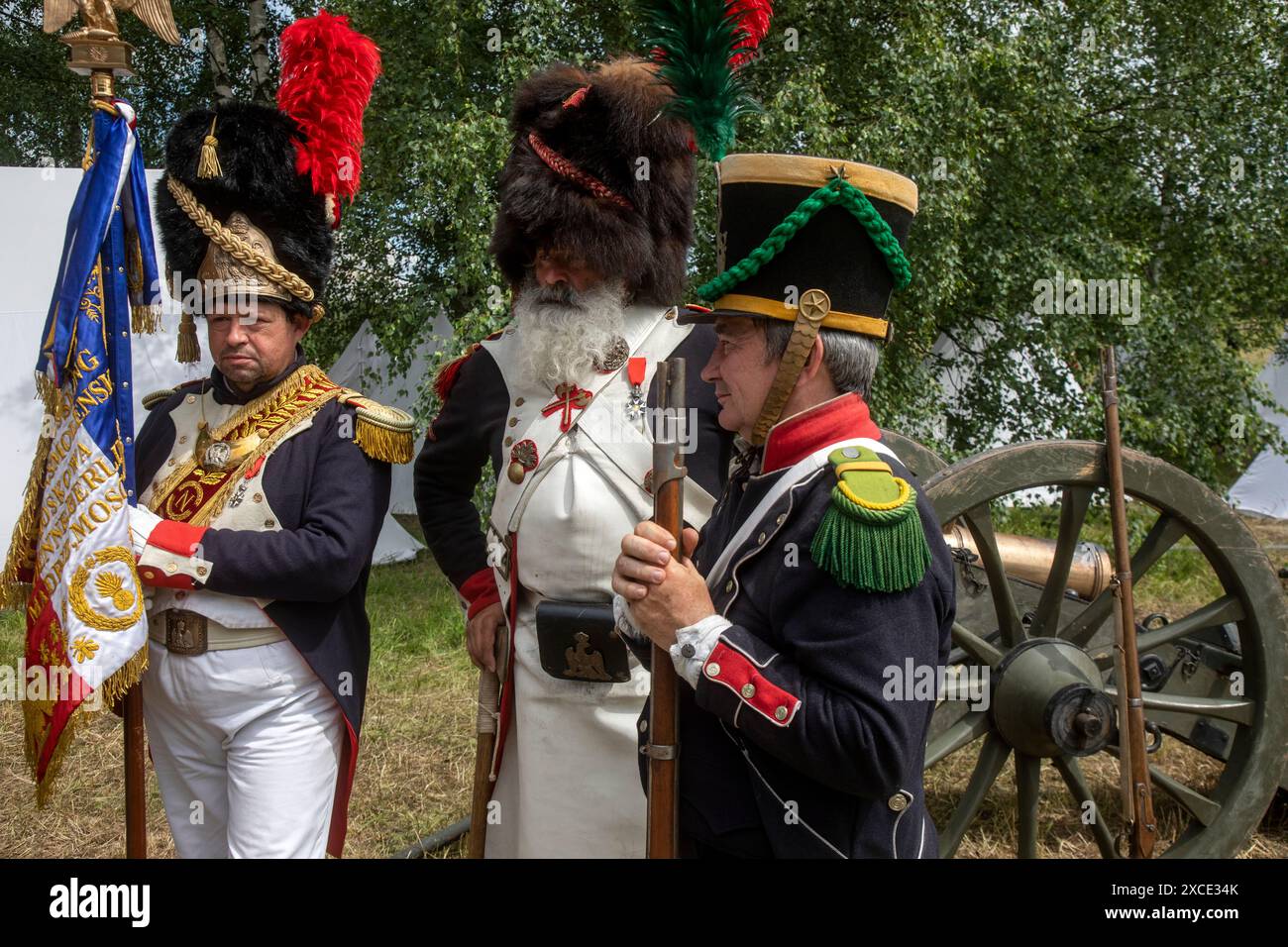 Moscou, Russie. 16 juin 2024. Les réacteurs participent à un défilé solennel d'infanterie et de cavalerie des armées de France et de Russie avec une marche à travers l'Arc de Triomphe de Saint Martin sur le site du festival 'Capture de Paris. L'année 1814' du festival 'Times and Epochs', à Moscou, Russie. Crédit : Nikolay Vinokurov/Alamy Live News Banque D'Images