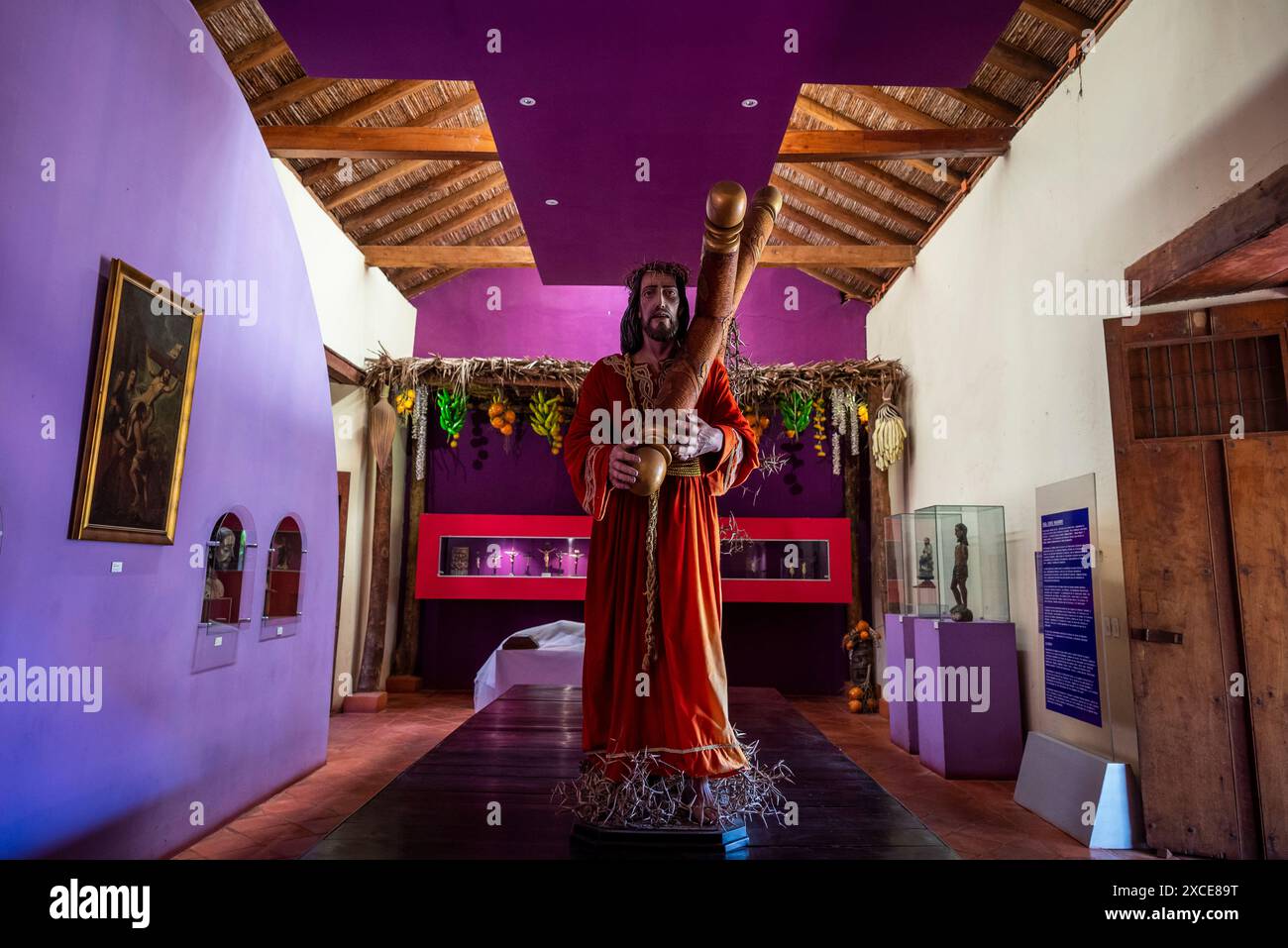 Galerie montrant l'art religieux, San Francisco Convent Museum, Grenade, Nicaragua Banque D'Images