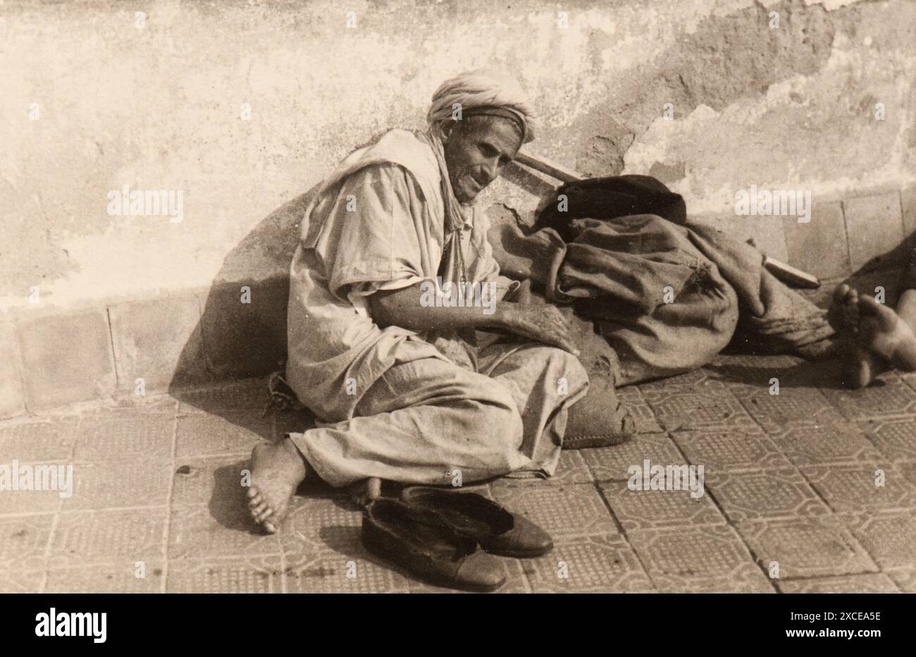 Photo tirée de l'album du voyage en Algérie de la famille juive milanaise au milieu des années trente. En particulier, la photo montre des moments de la vie des habitants de la Kasbah d’Alger Banque D'Images