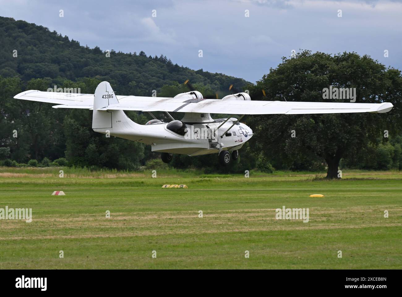 16.06.2024, xjhx, Wirtschaft Flugplatz-Kerb Gelnhausen 2024 v.l. Flugzeug Maschine Consolidated 28 Catalina, enregistrement / numéro de série : G-PBYA, autre numéro de série : 433915 nom Miss Pick Up Gelnhausen *** 16 06 2024, xjhx, Wirtschaft Flugplatz Kerb Gelnhausen 2024 v l Flugzeug Maschine Consolidated 28 Catalina, Registration Serial G PBYA, Alternate Serial 433915 nom Miss Pick Up Gelnhausen Banque D'Images