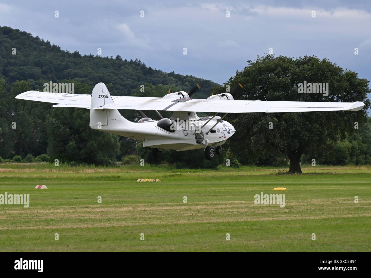 16.06.2024, xjhx, Wirtschaft Flugplatz-Kerb Gelnhausen 2024 v.l. Flugzeug Maschine Consolidated 28 Catalina, enregistrement / numéro de série : G-PBYA, autre numéro de série : 433915 nom Miss Pick Up Gelnhausen *** 16 06 2024, xjhx, Wirtschaft Flugplatz Kerb Gelnhausen 2024 v l Flugzeug Maschine Consolidated 28 Catalina, Registration Serial G PBYA, Alternate Serial 433915 nom Miss Pick Up Gelnhausen Banque D'Images
