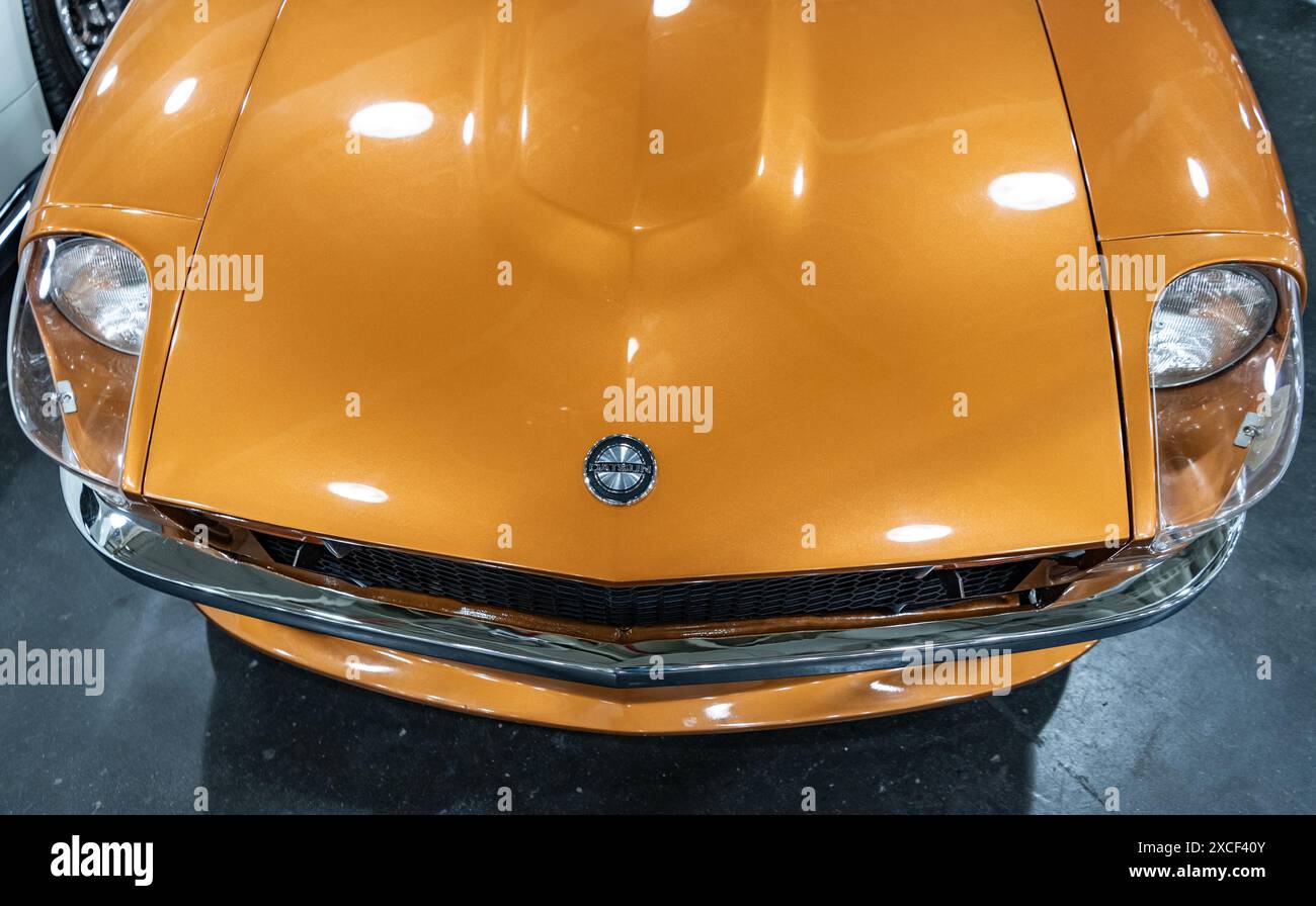 New York City, États-Unis - 27 mars 2024 : Nissan Fairlady Z, Datsun 280Z ou S130 rétro voiture au salon international de l'auto de New York, vue de dessus Banque D'Images