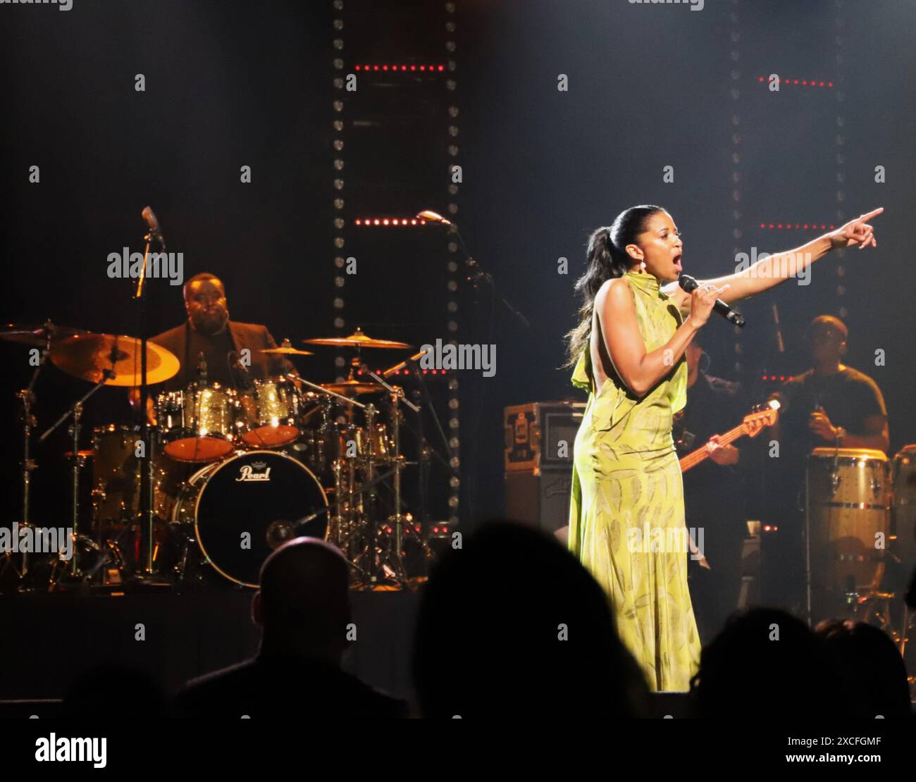 New York, NY. 14 juin 2024. Renée Elise Goldsberry se produit lors de la projection gala de son documentaire « satisfait » au Festival du film de Tribeca 2024, au Beacon Theater. @ Veronica Bruno / Alamy Live News Banque D'Images