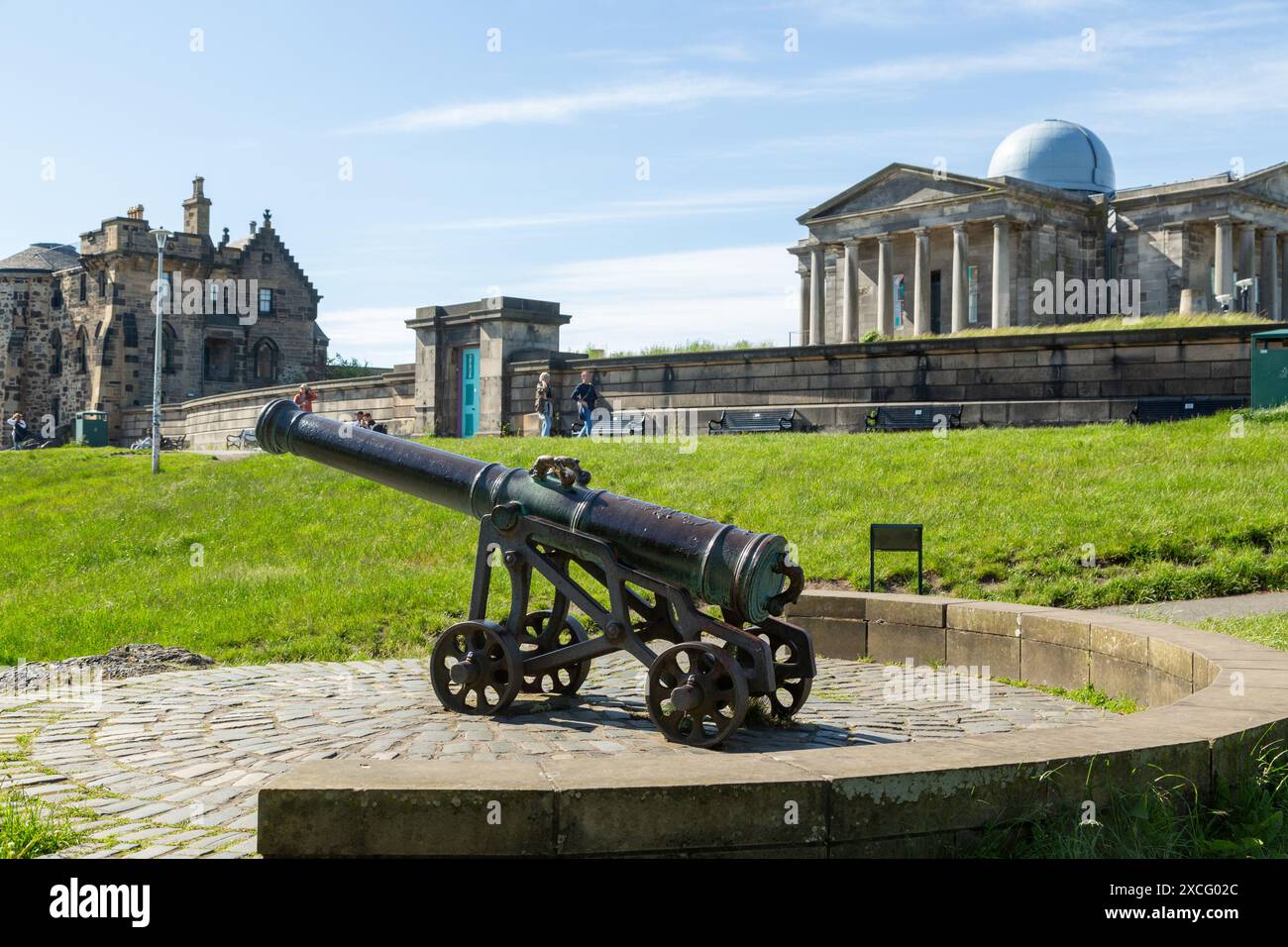Portuguese Cannon a été présenté à Édimbourg en 1886 derrière lui l'Observatoire de la ville Banque D'Images