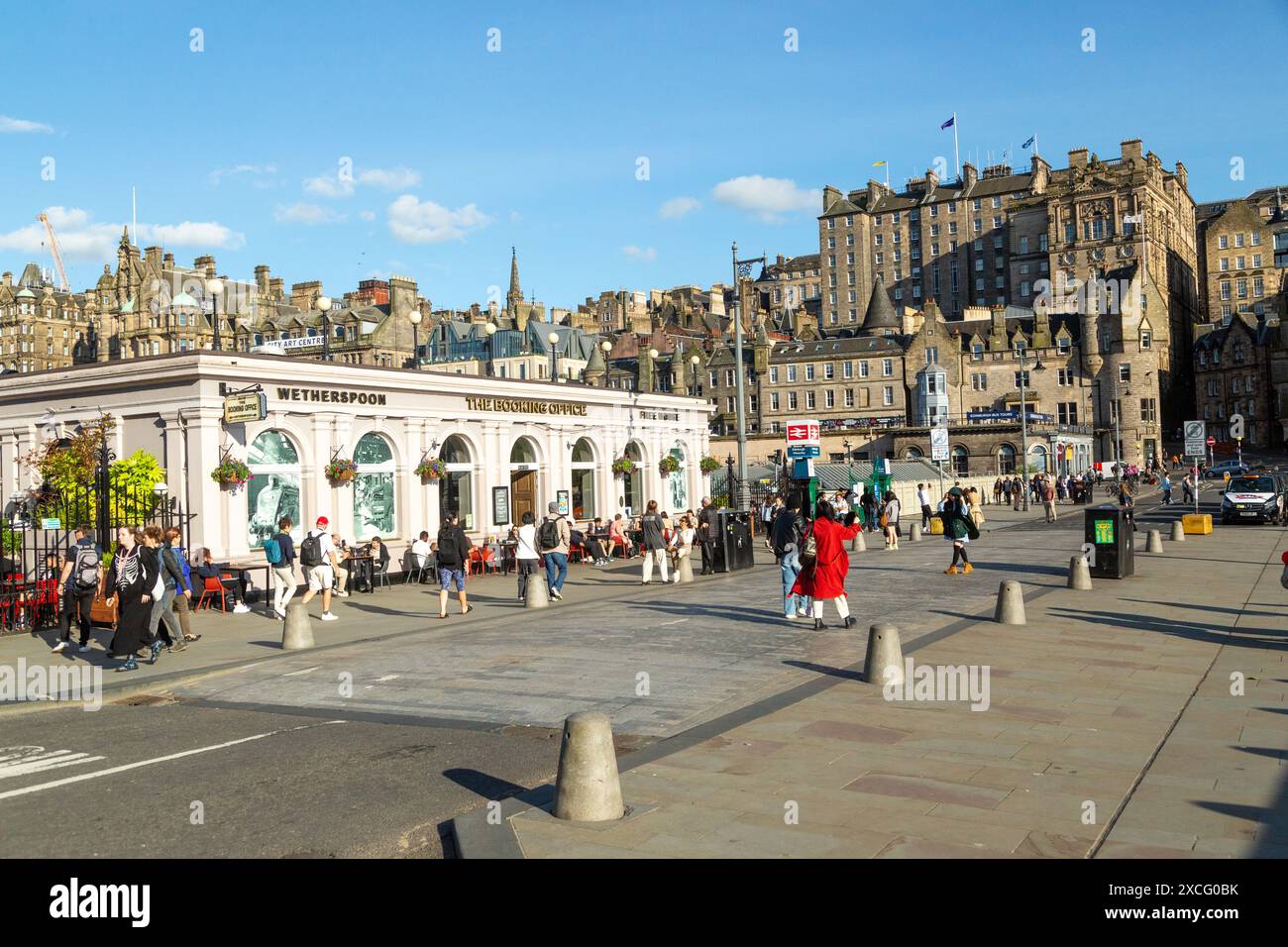 Le bureau de réservation Wetherspoons pub sur Waverley Bridge, Édimbourg Banque D'Images